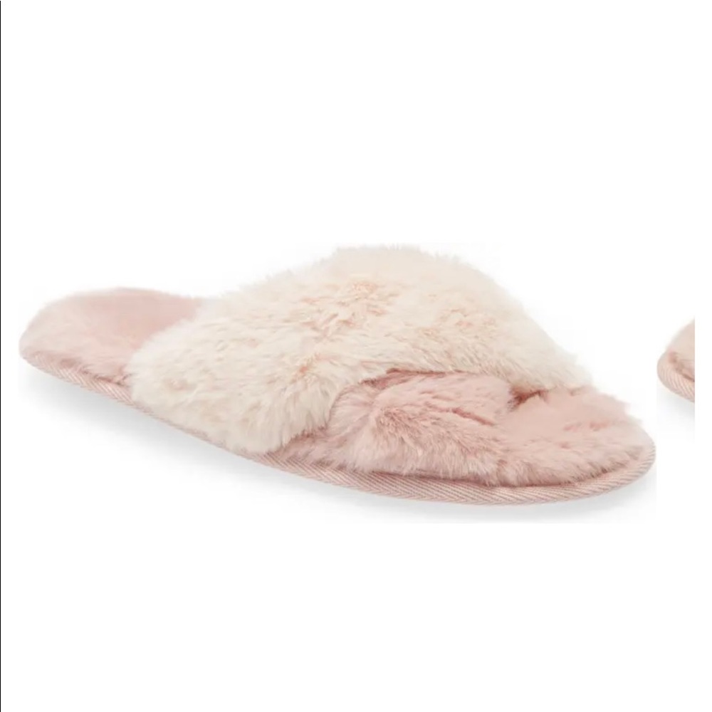 [Nordstrom] Pink Slippers